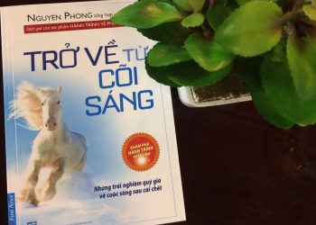 Trở Về Từ Cõi Sáng